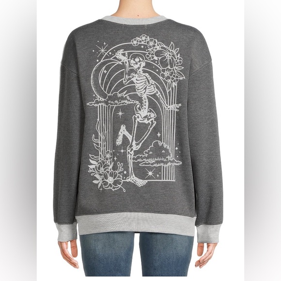 Eternal Dreamer Women's Juniors Graphic Sweatshirt - Picture 4 of 4